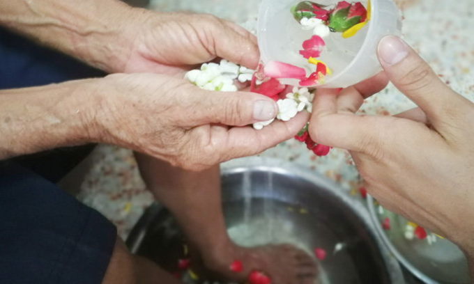 Trong hạnh hiếu có sự trì giới toàn hảo